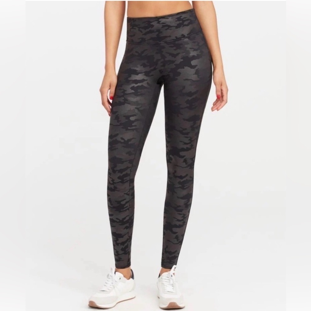 SPANX Faux Leather Black Camo Leggings Small Petite